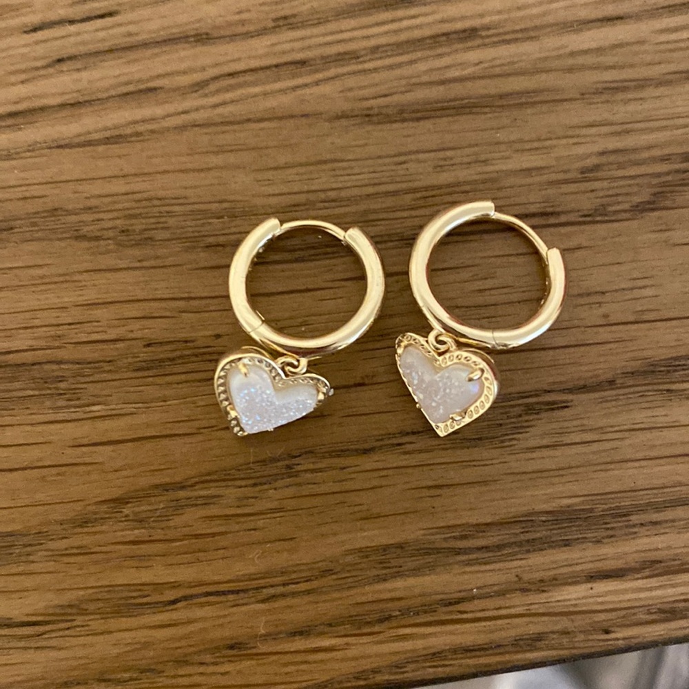 kendra scott heart earrings